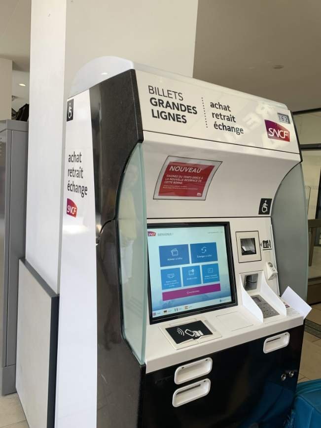 SELF-SERVICE MACHINE TER AND RER TRAINS IN FRANCE